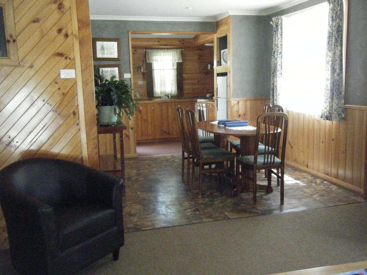 Strahan Retreat Holiday Park Екстериор снимка